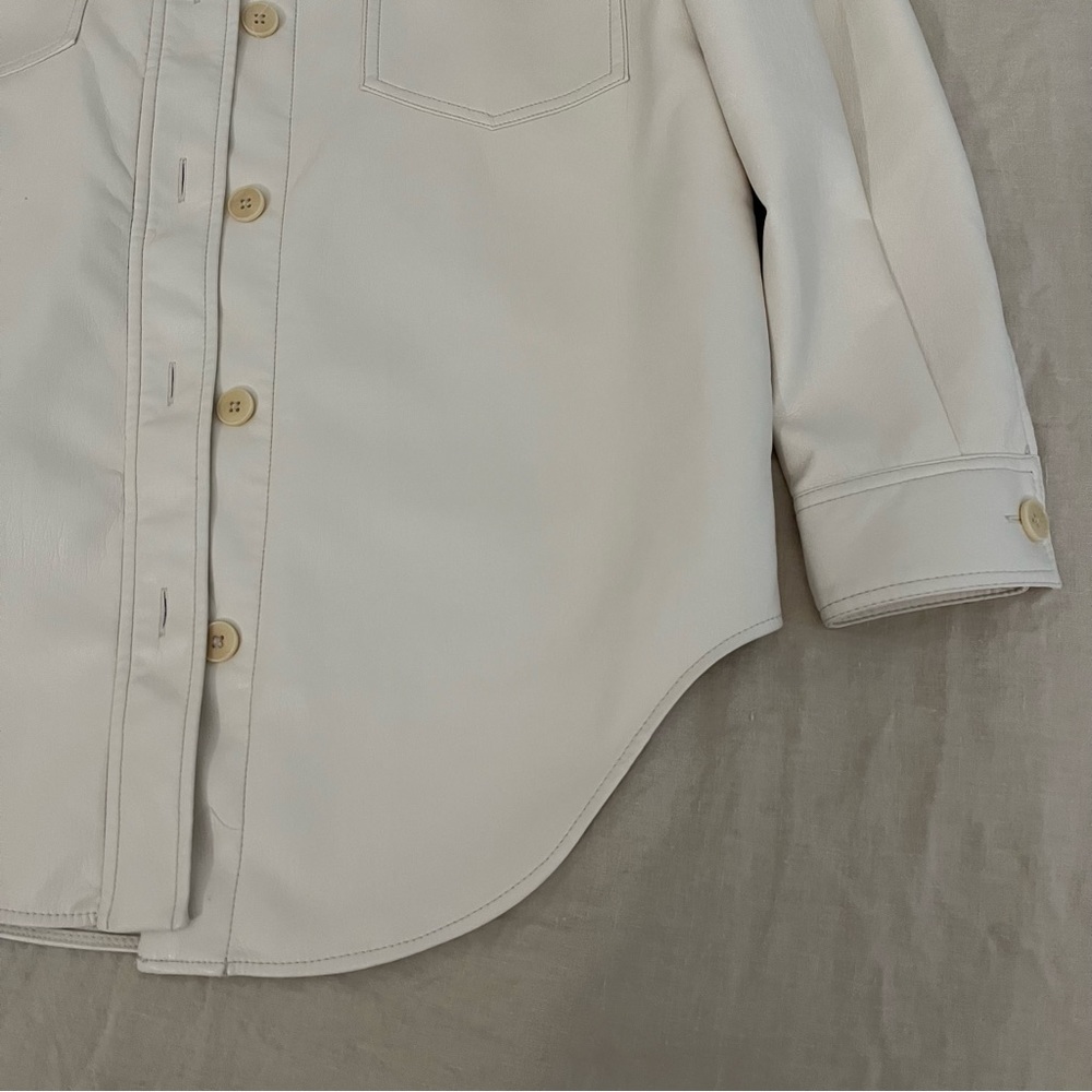 Aritzia Wilfred The Ganna Shirt Jacket in Vegan Leather in Birch FLAWED - Picture 4 of 9
